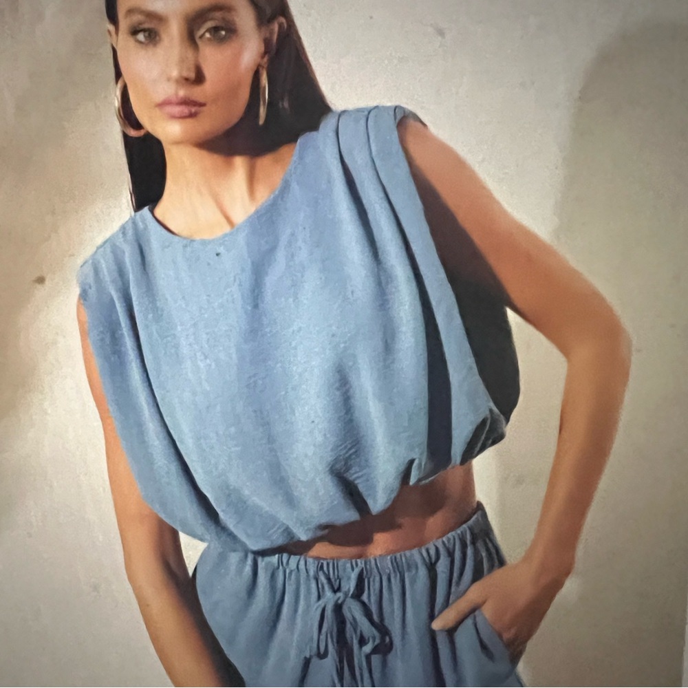 NWT sleeveless top